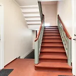 Peaceful With Desk & Free Parking Near Center דירה *