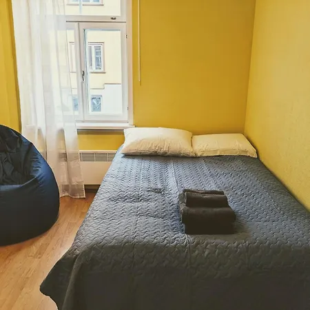 Lejlighed Peaceful With Desk & Free Parking Near Center