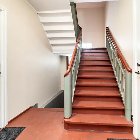 Peaceful With Desk & Free Parking Near Center Lejlighed *