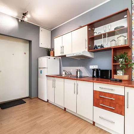 Apartment Peaceful With Desk & Free Parking Near Center *