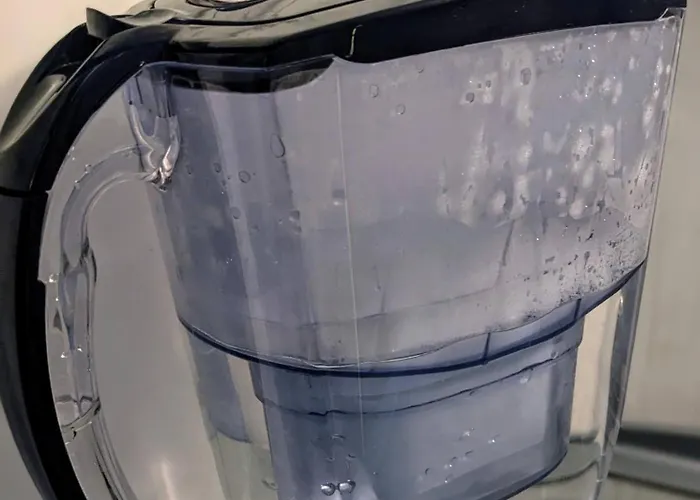 Peaceful With Desk & Free Parking Near Center