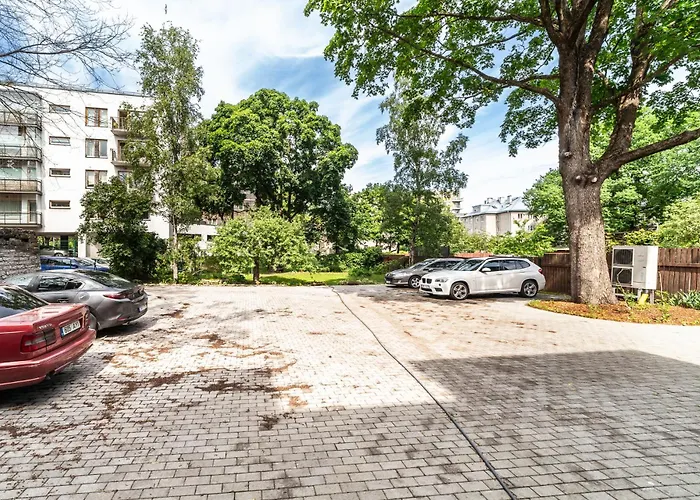 Peaceful With Desk & Free Parking Near Center Appartement Tallinn