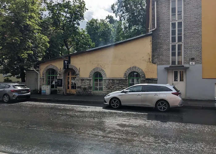 Peaceful With Desk & Free Parking Near Center Tallinn