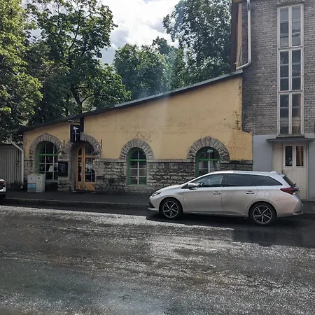 Peaceful With Desk & Free Parking Near Center Reval