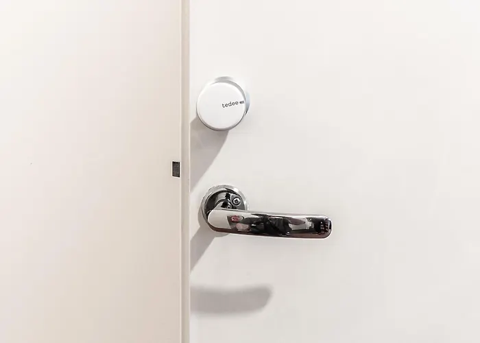 Peaceful With Desk & Free Parking Near Center Appartamento *