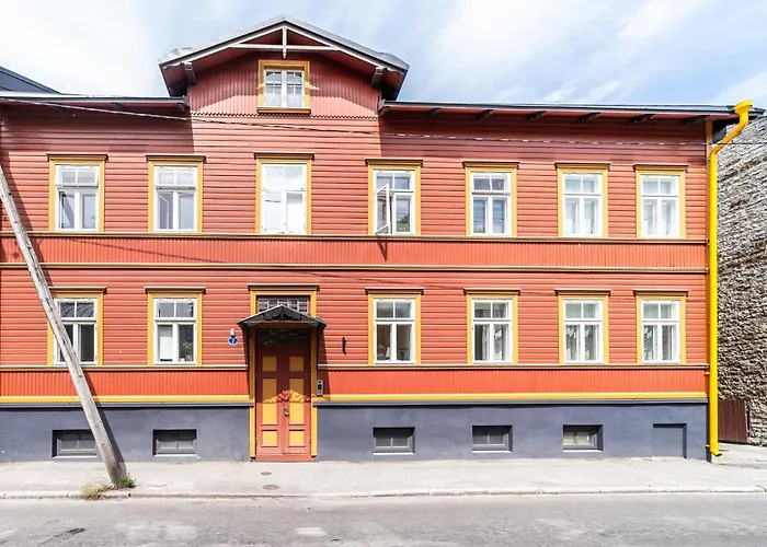 Peaceful With Desk & Free Parking Near Center Apartmán