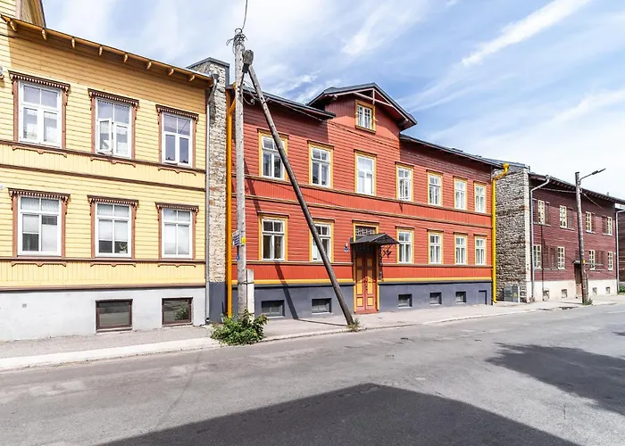 Peaceful With Desk & Free Parking Near Center Apartmán